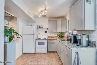 3033 N Cherry Ave, Unit 3033 in Tucson, AZ - Foto de edificio - Building Photo