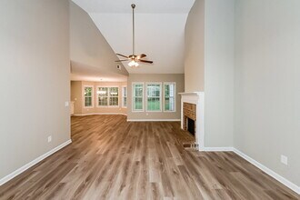 205 Lassiter Dr in Covington, GA - Foto de edificio - Building Photo