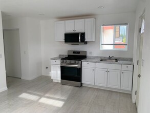 1091 Cavalier Ave in Simi Valley, CA - Building Photo - Building Photo