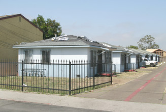 Smythe Avenue Cottages in San Diego, CA - Building Photo - Building Photo