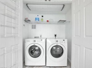 4265 Island Cir in Ft. Myers, FL - Foto de edificio - Building Photo