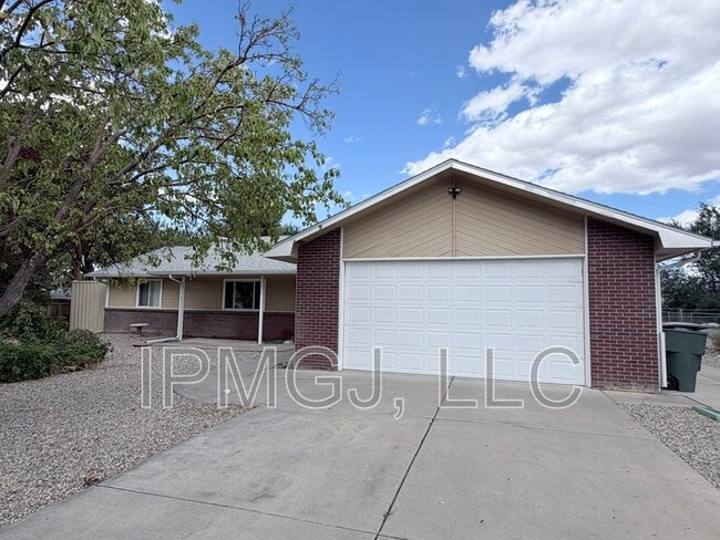 property at 2718 Del Mar Dr