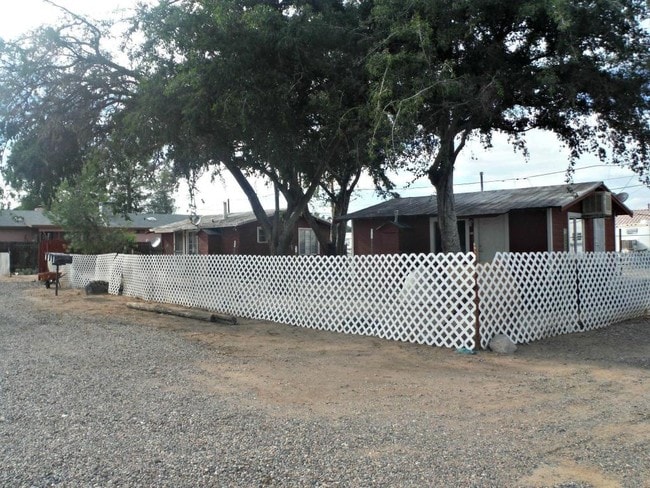 320 Cavaness Ave in Wickenburg, AZ - Foto de edificio - Building Photo