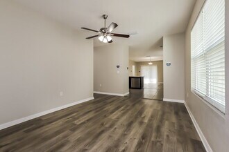 10529 Whispering Hammock Dr in Riverview, FL - Foto de edificio - Building Photo