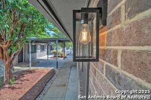 408 Regina St in San Antonio, TX - Building Photo - Building Photo