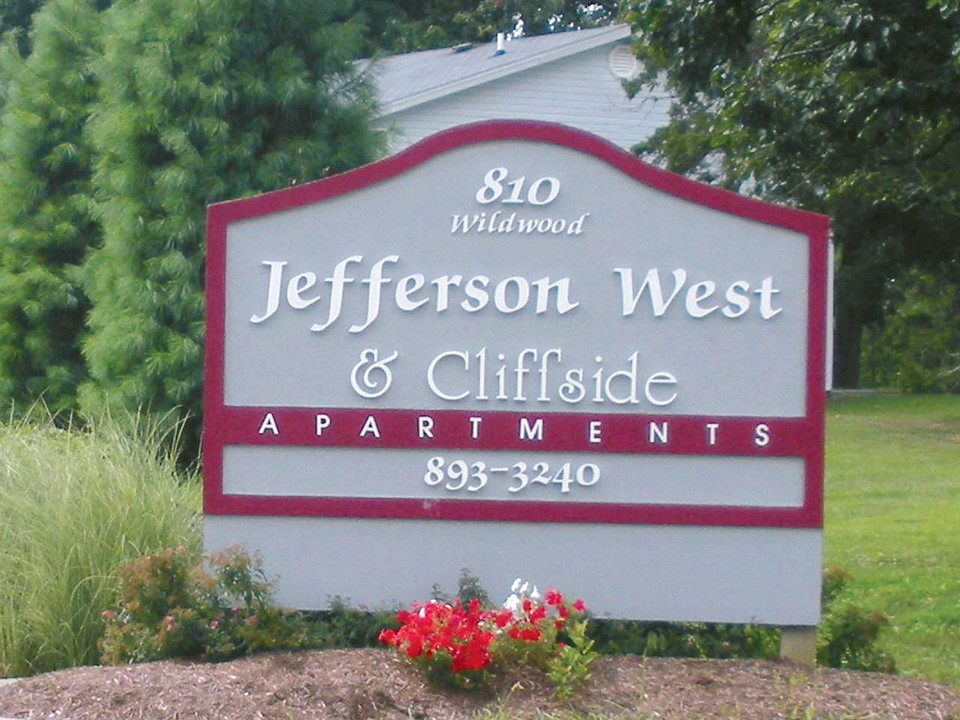 Cliffside in Jefferson City, MO - Building Photo