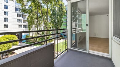 SoMa Square in San Francisco, CA - Foto de edificio - Building Photo