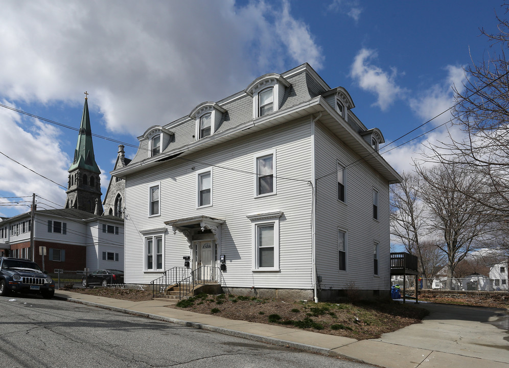 28 Otis St in Norwich, CT - Foto de edificio