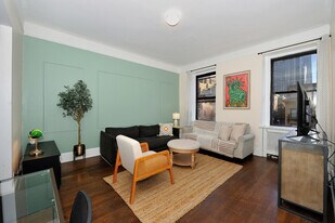 708 9th Ave in New York, NY - Building Photo