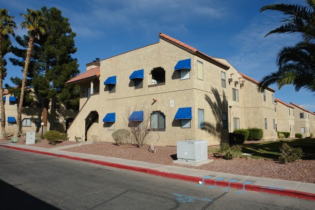 Newport Court Iii in Las Vegas, NV - Building Photo - Building Photo