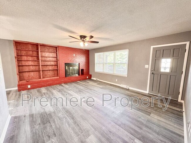 103 N Cogan Ln in Independence, MO - Building Photo - Building Photo