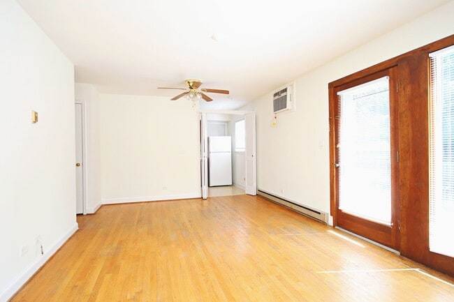 2114 Ivy Rd in Charlottesville, VA - Foto de edificio - Building Photo