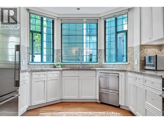 281 Smithe St in Vancouver, BC - Building Photo - Building Photo