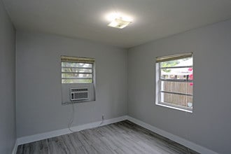 Poinsettia Place Apartments in West Palm Beach, FL - Foto de edificio - Interior Photo