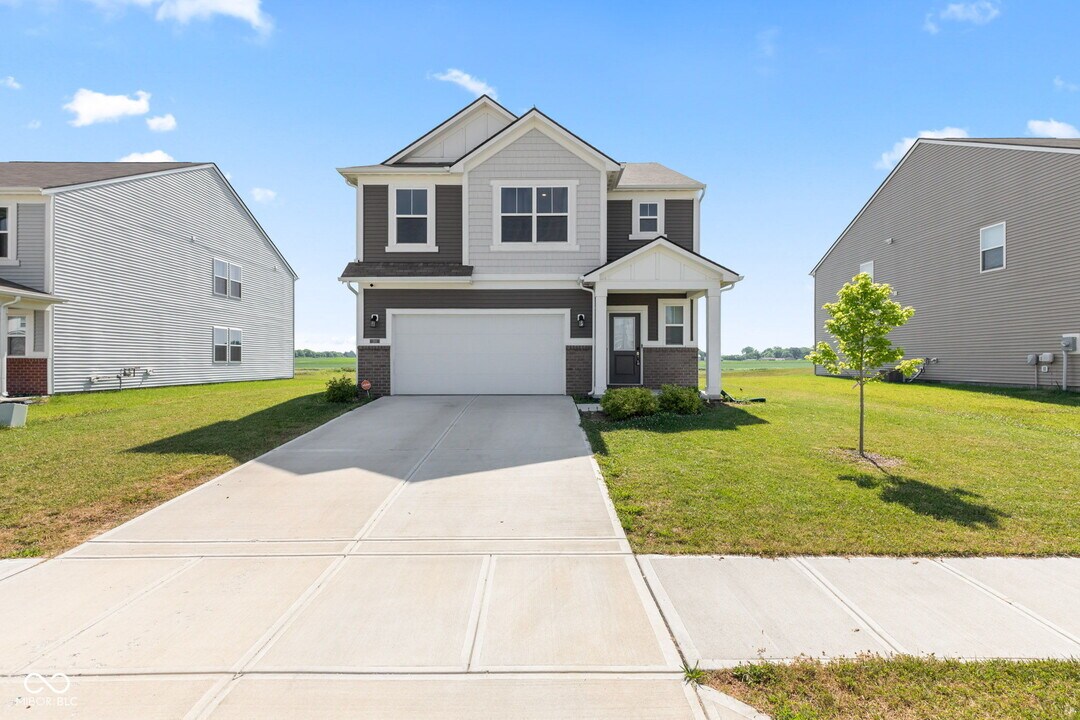 269 Switchgrass Ln in New Whiteland, IN - Building Photo
