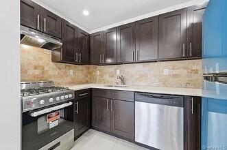 64-64 Wetherole St in Queens, NY - Foto de edificio - Building Photo