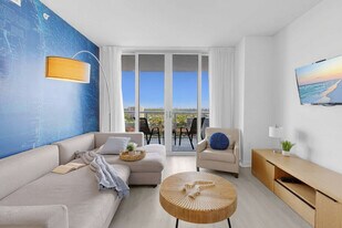 1180 E Hallandale Beach Blvd in Hallandale Beach, FL - Building Photo