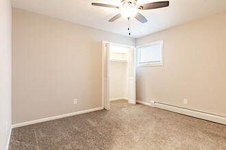 Riley Place Apartments in Bloomington, IL - Building Photo - Interior Photo