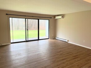 97 Candlewood Dr in South Windsor, CT - Foto de edificio - Building Photo