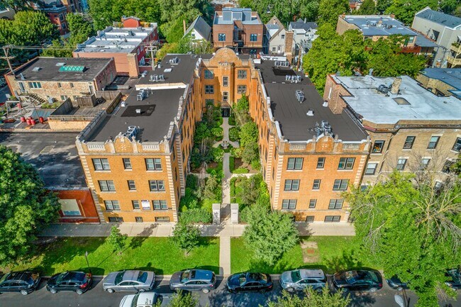 3810 N Sheffield Ave, Unit 2W in Chicago, IL - Building Photo - Building Photo