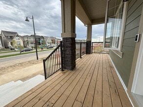 99 Magnolia St SE in Calgary, AB - Building Photo - Building Photo