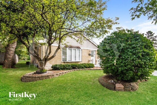 50 W Irving Park Rd in Roselle, IL - Foto de edificio - Building Photo