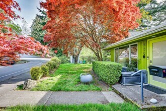 439 Brien Dr SE-Unit -1 in Bainbridge Island, WA - Building Photo - Building Photo