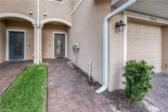 2656 Blossom Wy in Naples, FL - Foto de edificio - Building Photo