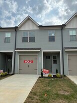 1704 Bennett Village Dr in Maryville, TN - Building Photo