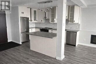 2 Glamorgan Ave in Toronto, ON - Building Photo - Building Photo