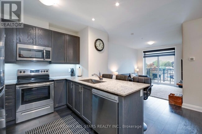 5917 Main St in Whitchurch-Stouffville, ON - Building Photo - Building Photo