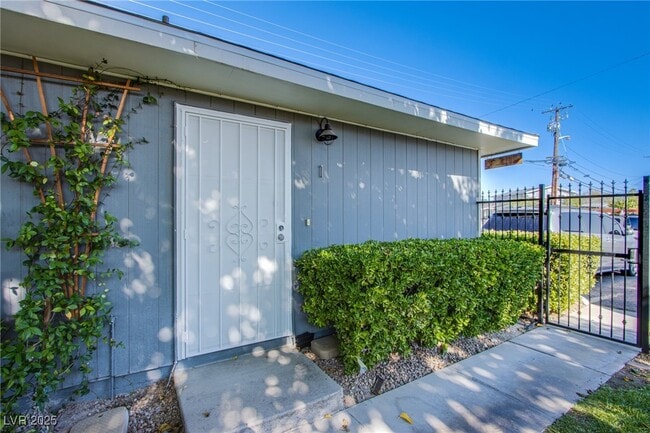5009 Evergreen Ave in Las Vegas, NV - Building Photo - Building Photo