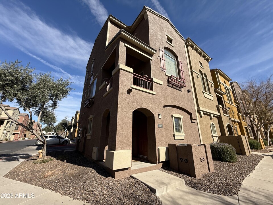 900 S 94th St in Chandler, AZ - Foto de edificio