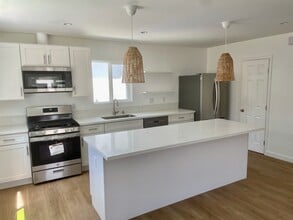 3542 W 132nd St, Unit 35421/2 in Hawthorne, CA - Building Photo - Building Photo