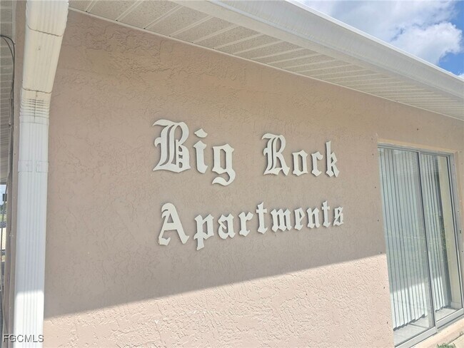 3815 SE 15th Pl in Cape Coral, FL - Building Photo - Building Photo