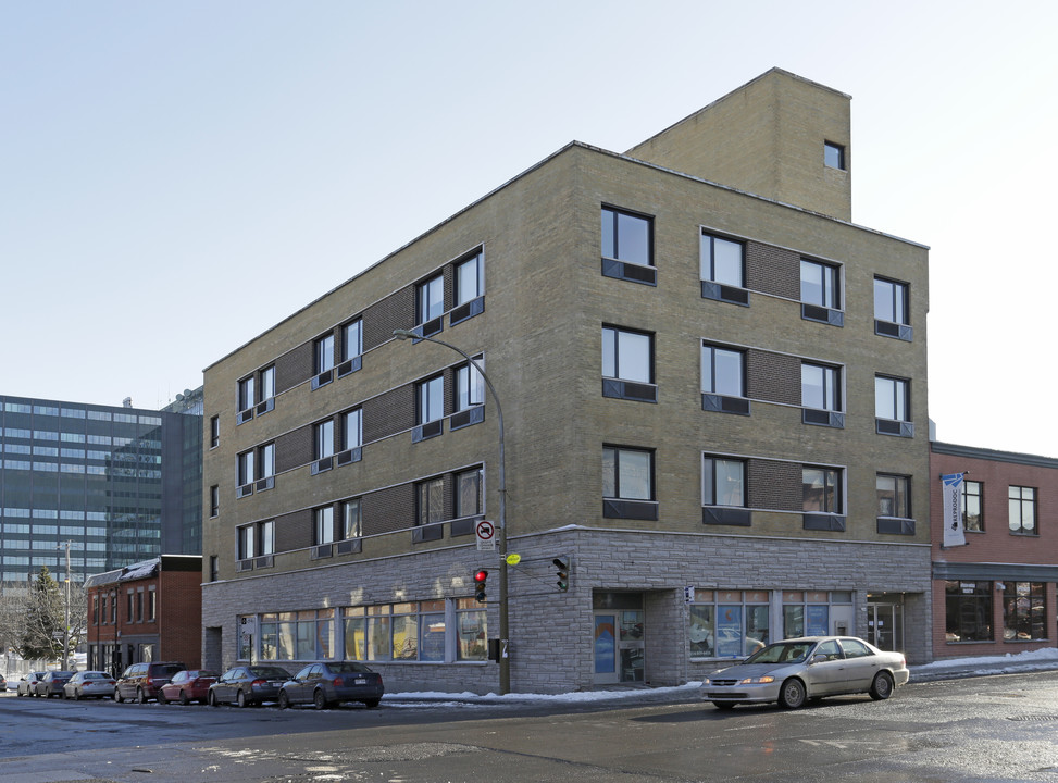 2284-2290 Ontario Rue E in Montréal, QC - Building Photo