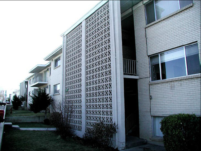 Woodland Apartments in Salt Lake City, UT - Building Photo - Building Photo