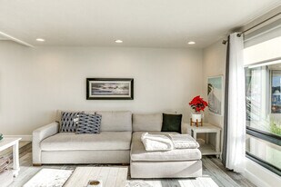 4513 Cove Dr, Unit SI ID1308070P in Carlsbad, CA - Building Photo