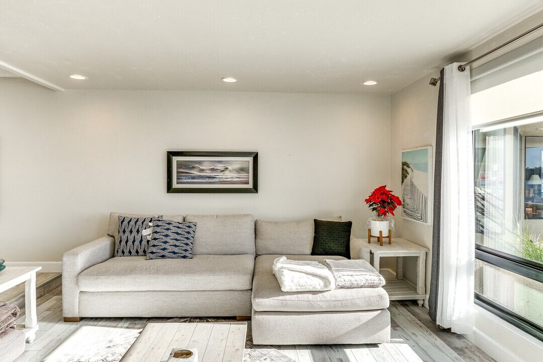 4513 Cove Dr, Unit SI ID1308070P in Carlsbad, CA - Foto de edificio