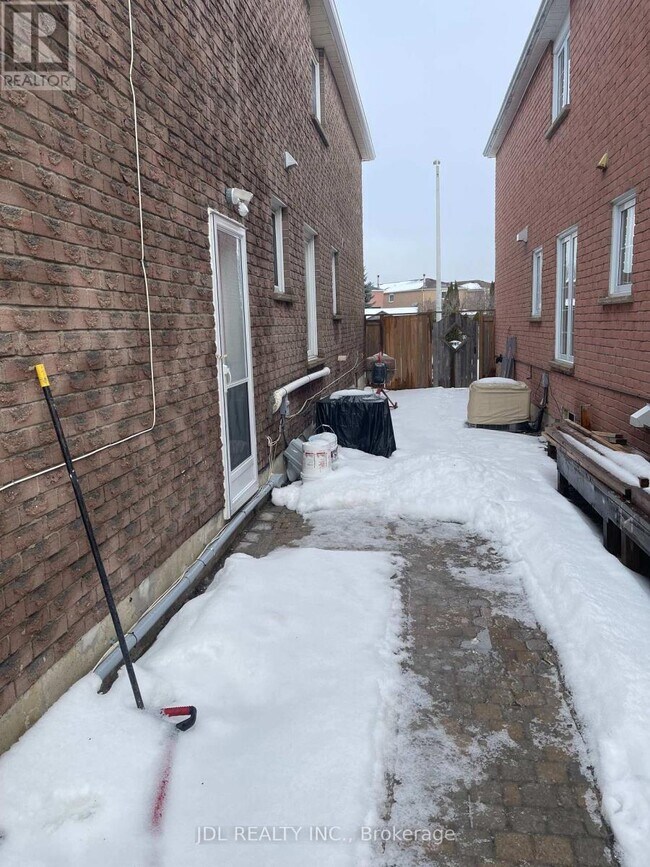 30 Lavron Ct in Markham, ON - Building Photo - Building Photo