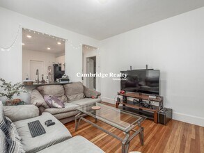 99 2nd St, Unit 1T in Medford, MA - Foto de edificio - Building Photo