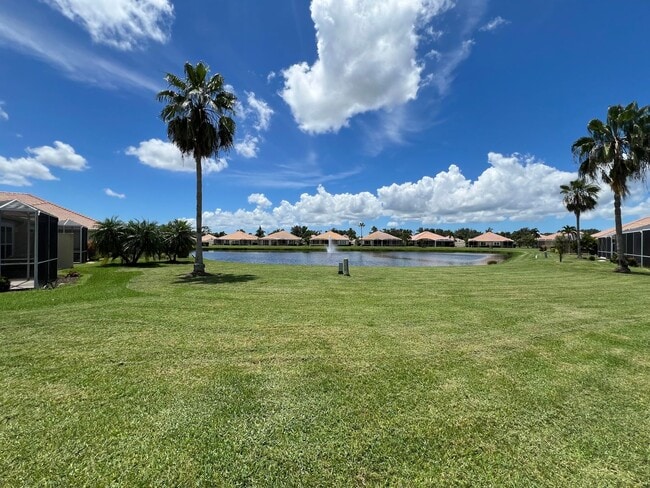 4440 Whispering Oaks Dr in North Port, FL - Building Photo - Building Photo