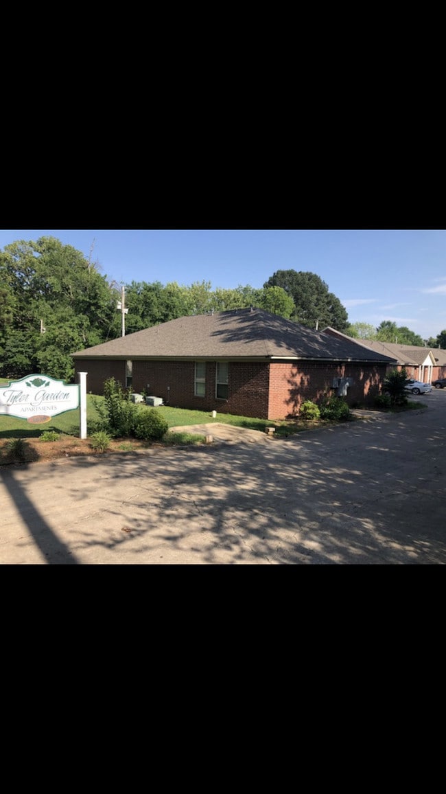1839 Tyler St Rentals in Conway, AR