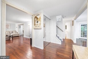 25921 Largo Ct in Damascus, MD - Building Photo