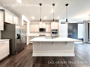 6029 Whitechapel Ct in Charlotte, NC - Building Photo - Building Photo