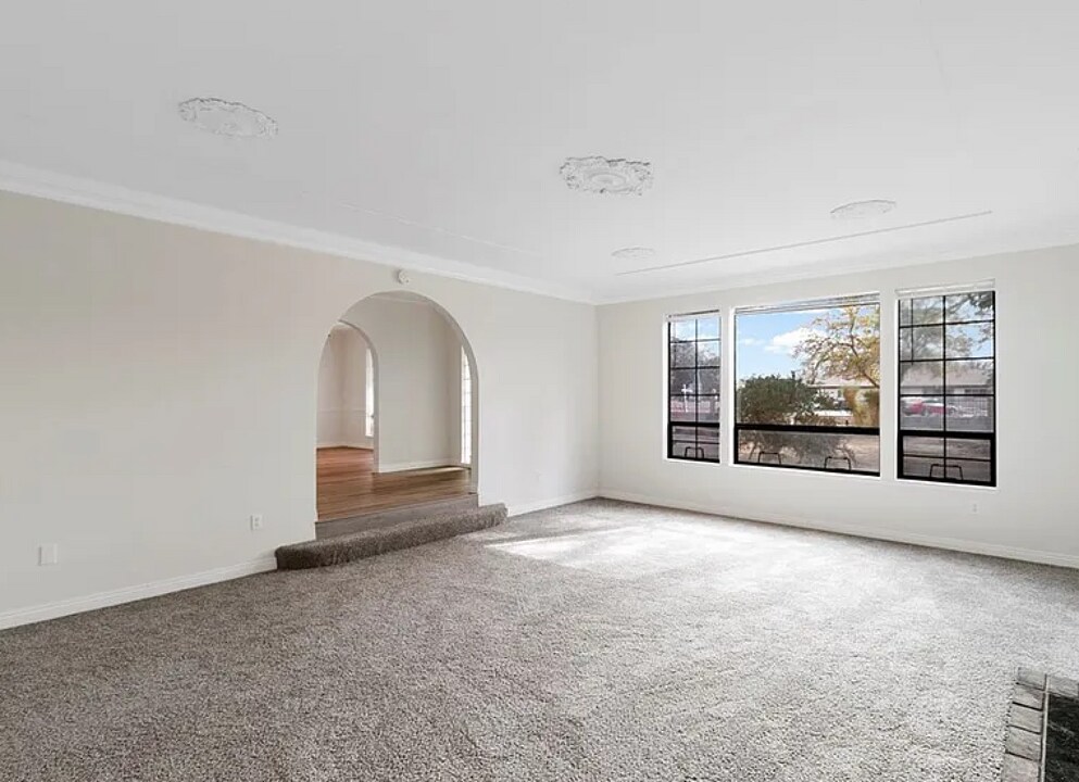 14000 Iroquois Rd in Apple Valley, CA - Building Photo