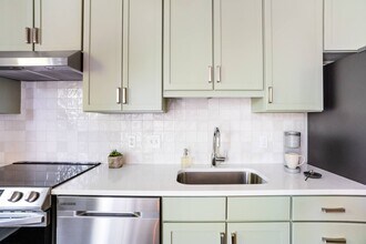 620 Glen Iris Dr NE, Unit 217 in Atlanta, GA - Building Photo - Building Photo