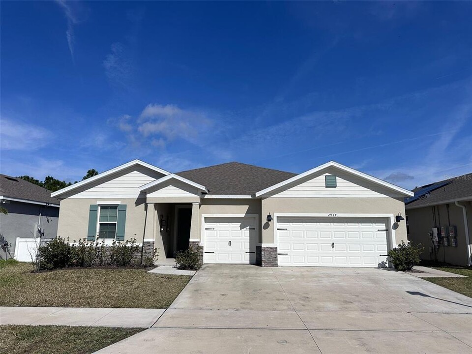 2917 Hooded Crane Cv in Harmony, FL - Foto de edificio