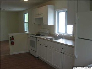 143 Center Ave in Keansburg, NJ - Building Photo - Building Photo