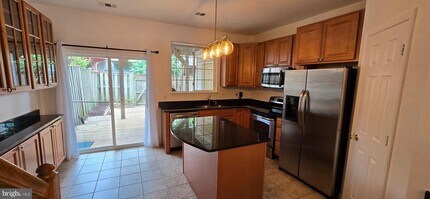 2436 Old Farmhouse Ct in Herndon, VA - Building Photo - Building Photo